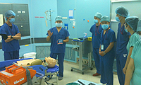 ▼AHAインストラクター（麻酔科）による早期BLS/ACLS講習（2012年4月）